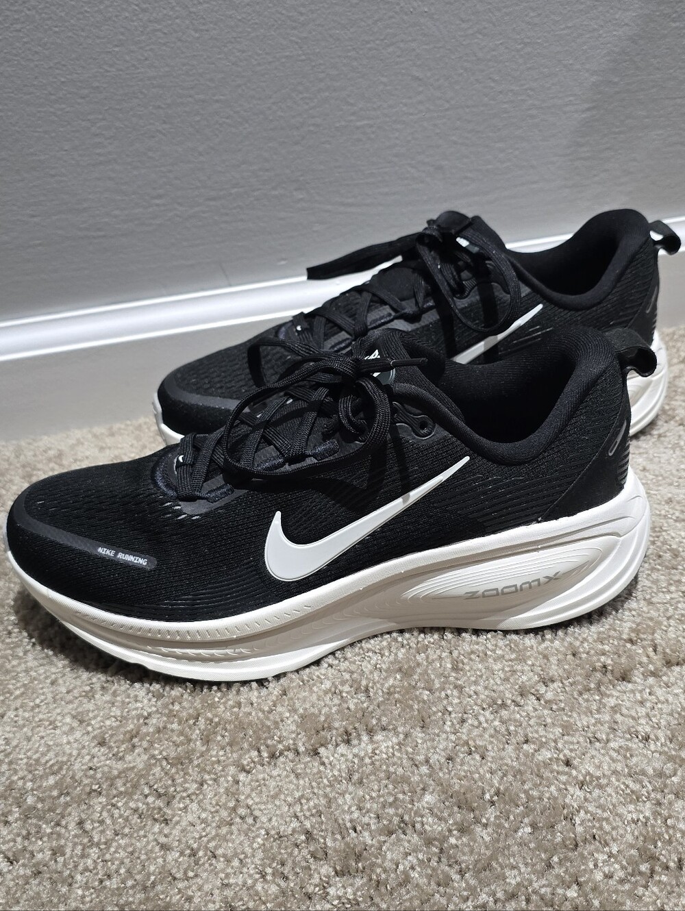 Nike Women's Vomero 18 Size 9 Running Shoes